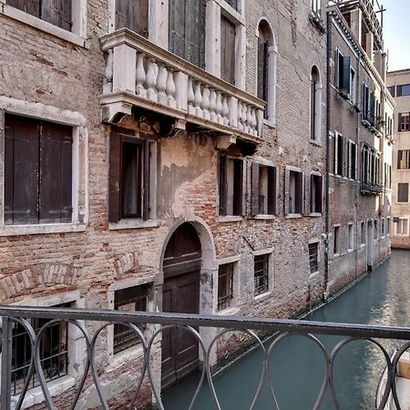 Canal View Suite In Rialto By Wonderful Italy Venesia Bagian luar foto