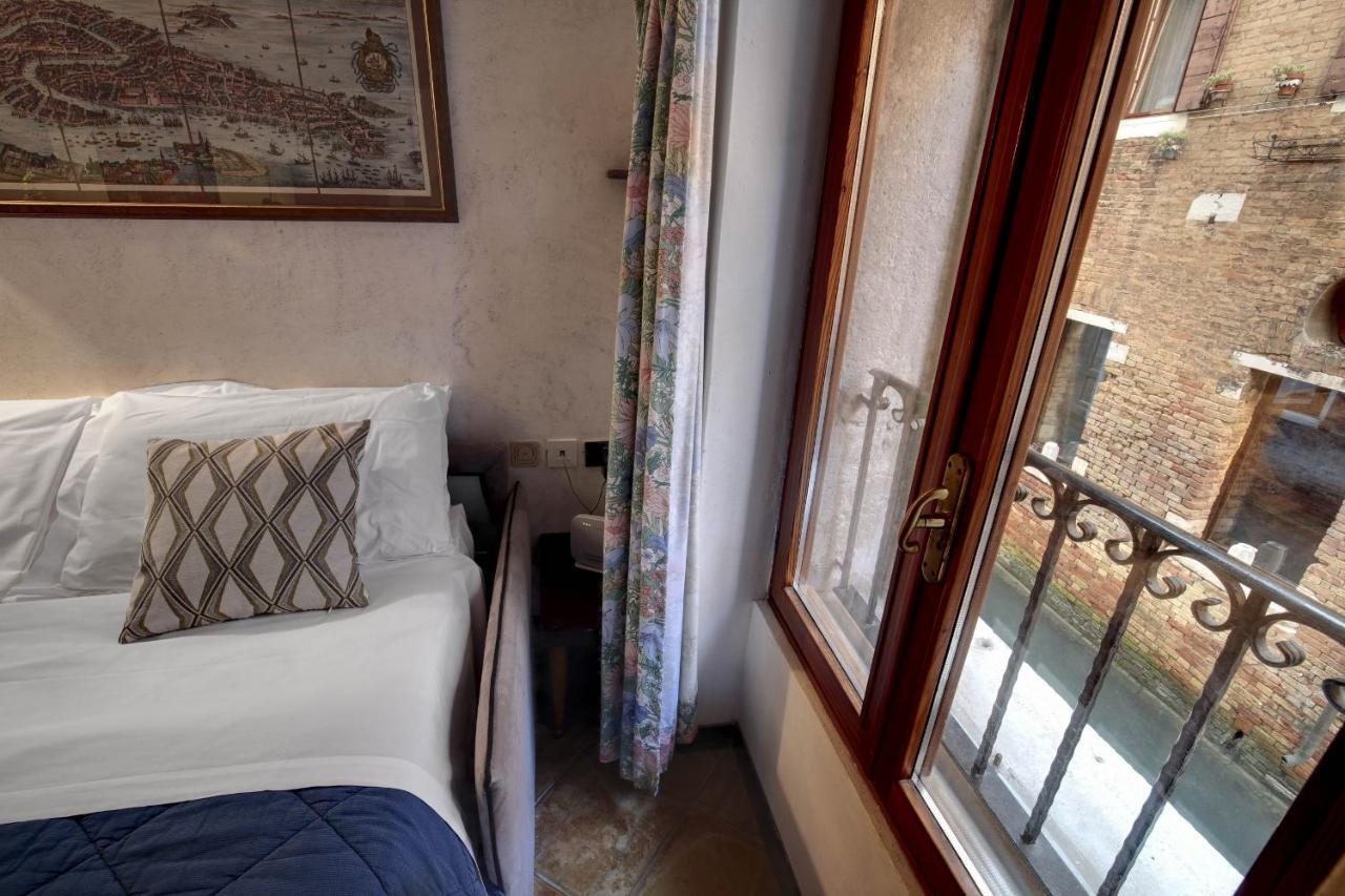 Canal View Suite In Rialto By Wonderful Italy Venesia Bagian luar foto