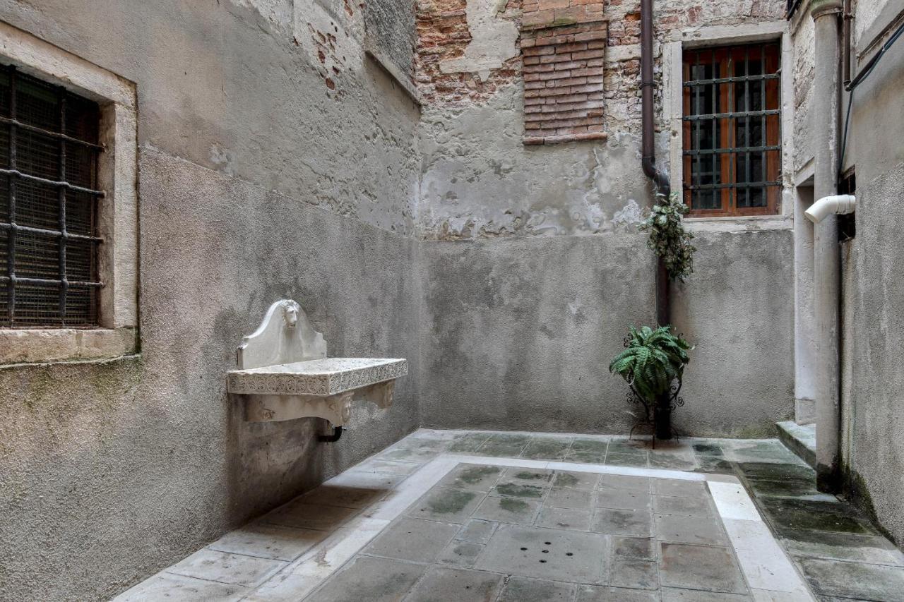 Canal View Suite In Rialto By Wonderful Italy Venesia Bagian luar foto